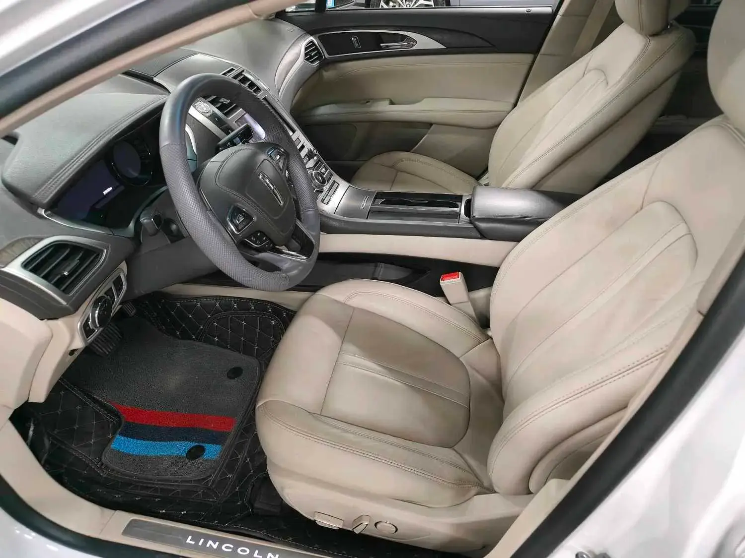 2017 LINCOLN MKZ thumbnail 3