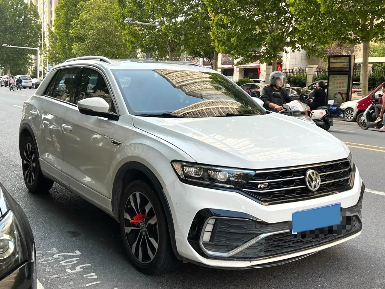 2020 VOLKSWAGEN T-ROC thumbnail 3