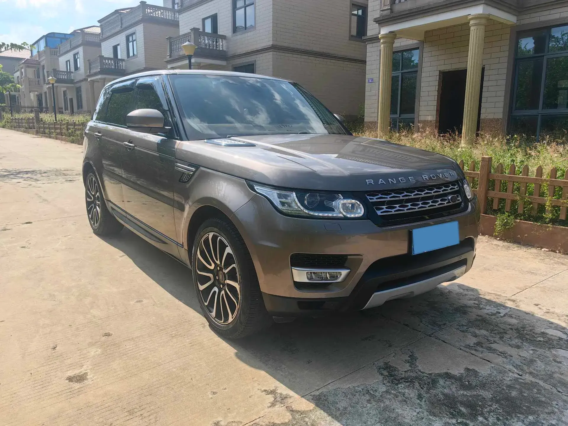 2017 LAND ROVER thumbnail 3