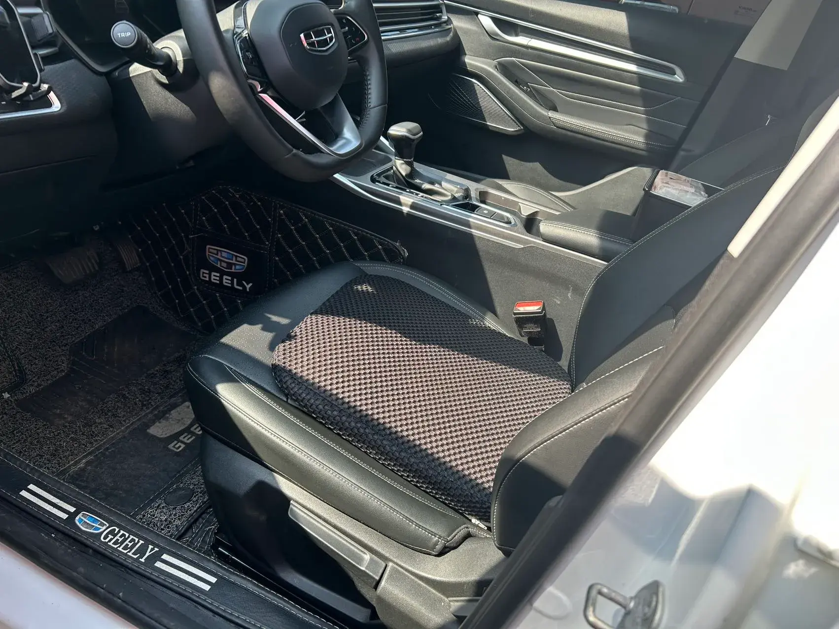 2022 GEELY EMGRAND thumbnail 4