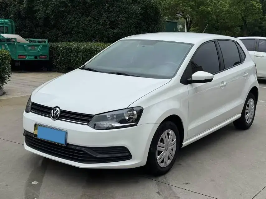 2018 VOLKSWAGEN POLO view 1