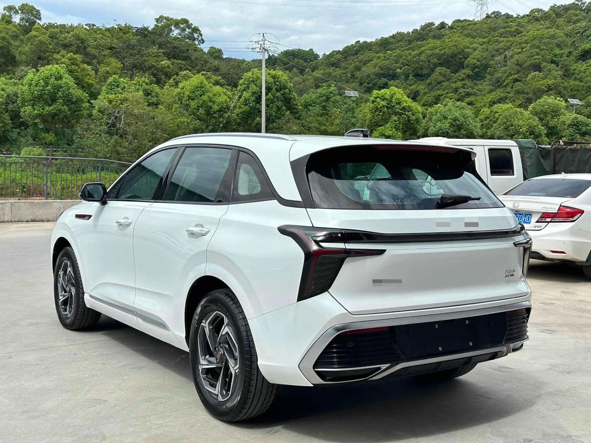 2023 HONGQI HS3 thumbnail 4