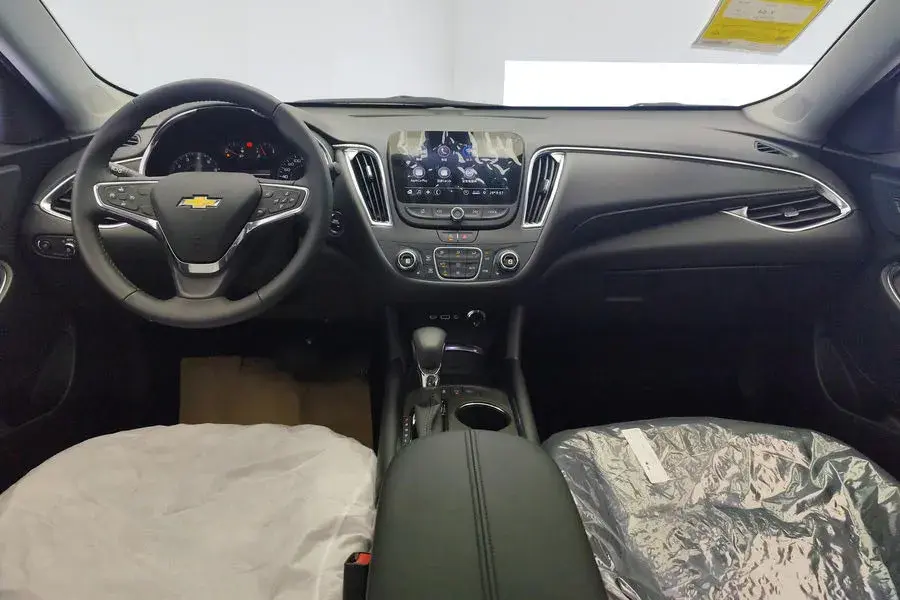 2023 CHEVROLET MALIBU thumbnail 3