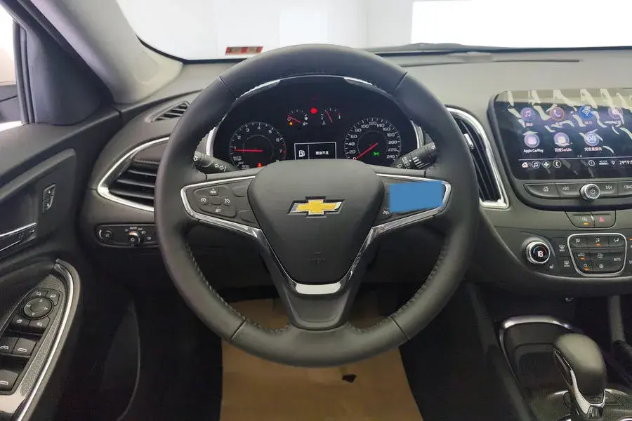 2023 CHEVROLET MALIBU thumbnail 4
