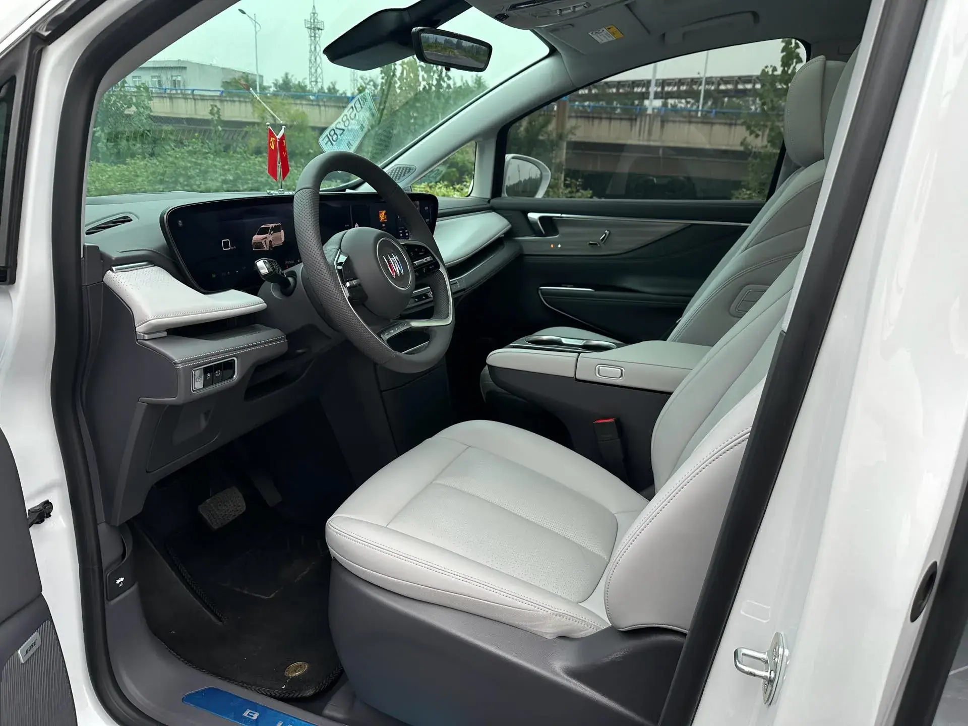 2025 BUICK GL8 thumbnail 3