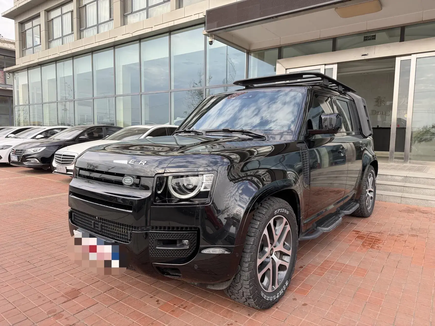 2024 LAND ROVER view 1