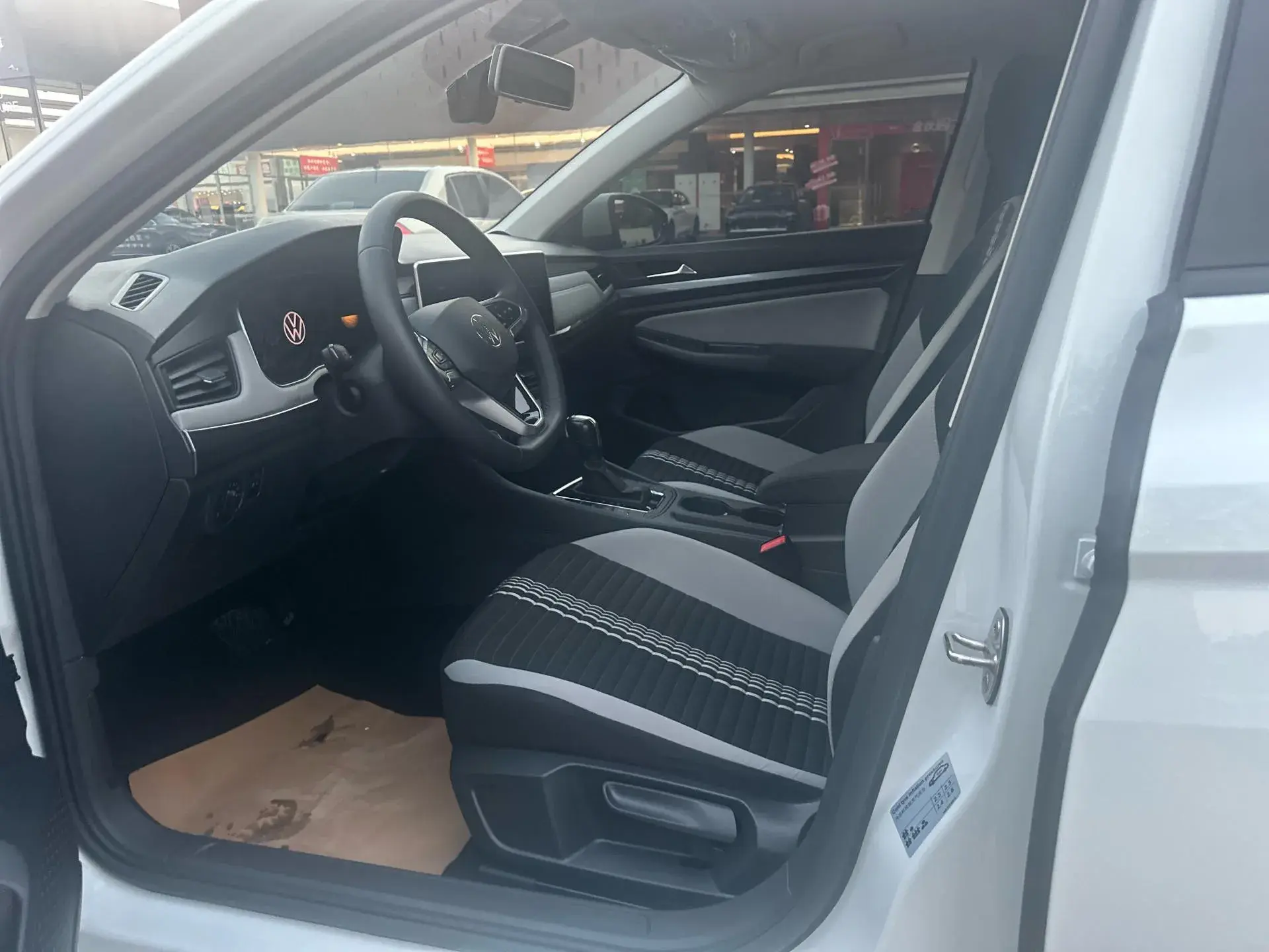 2023 VOLKSWAGEN BORA thumbnail 4