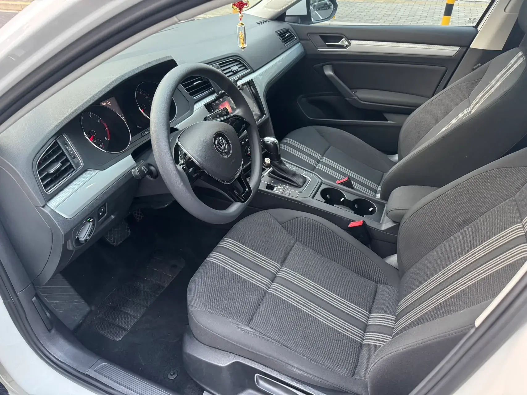 2018 VOLKSWAGEN LAMANDO thumbnail 3