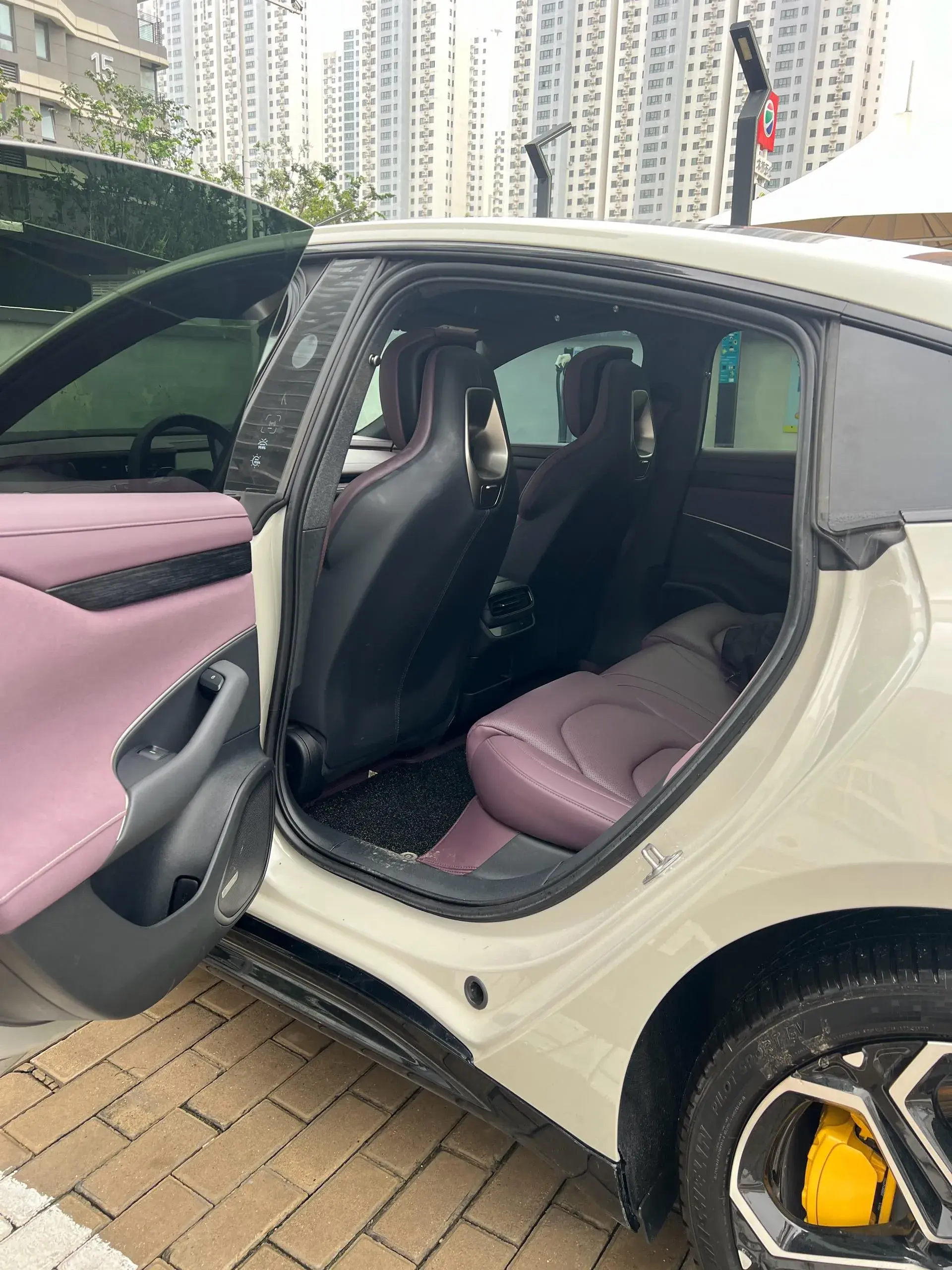 2024 MI SU7 thumbnail 3