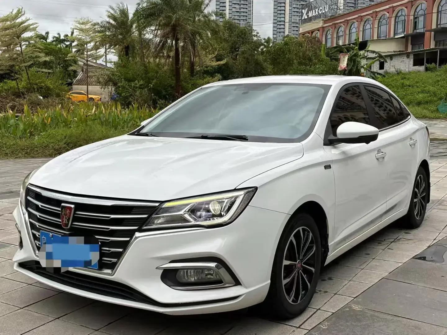 2019 ROEWE I5 view 1
