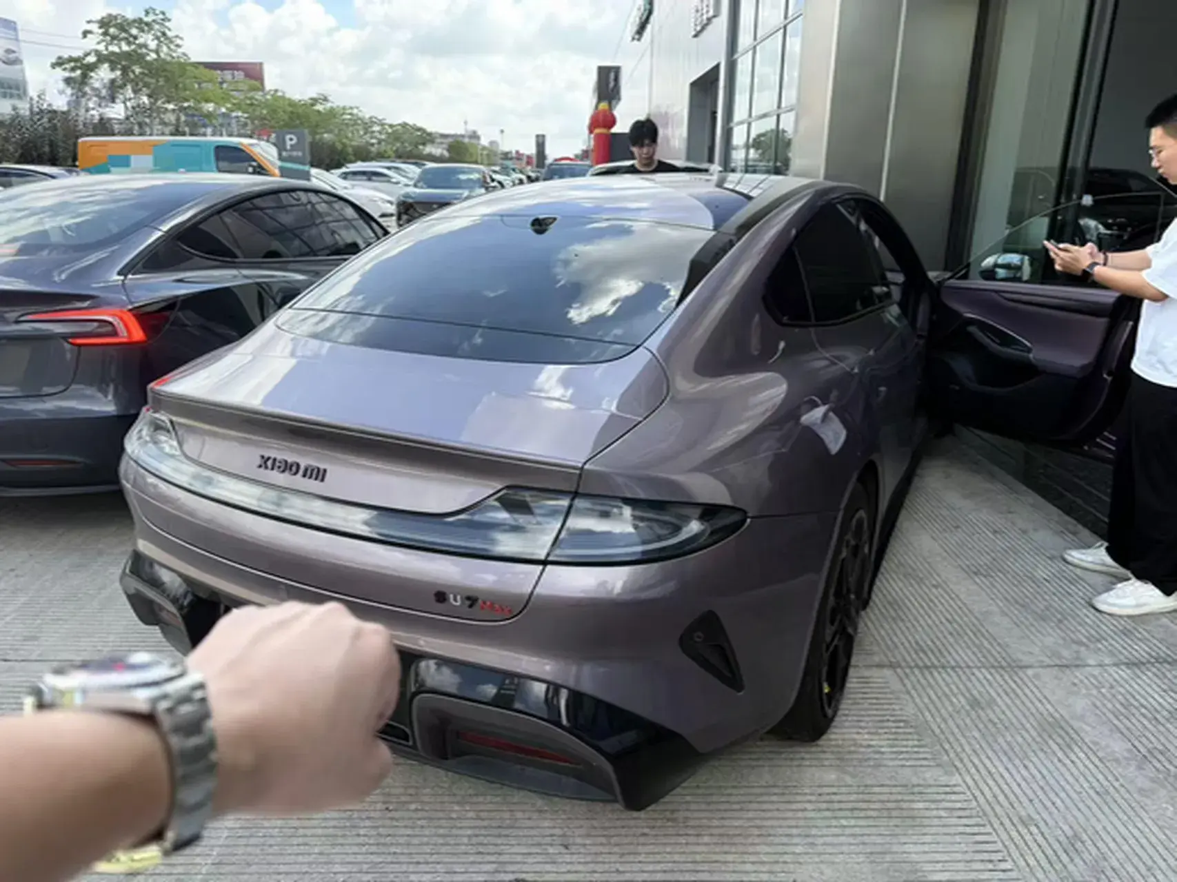 2024 MI SU7 thumbnail 2