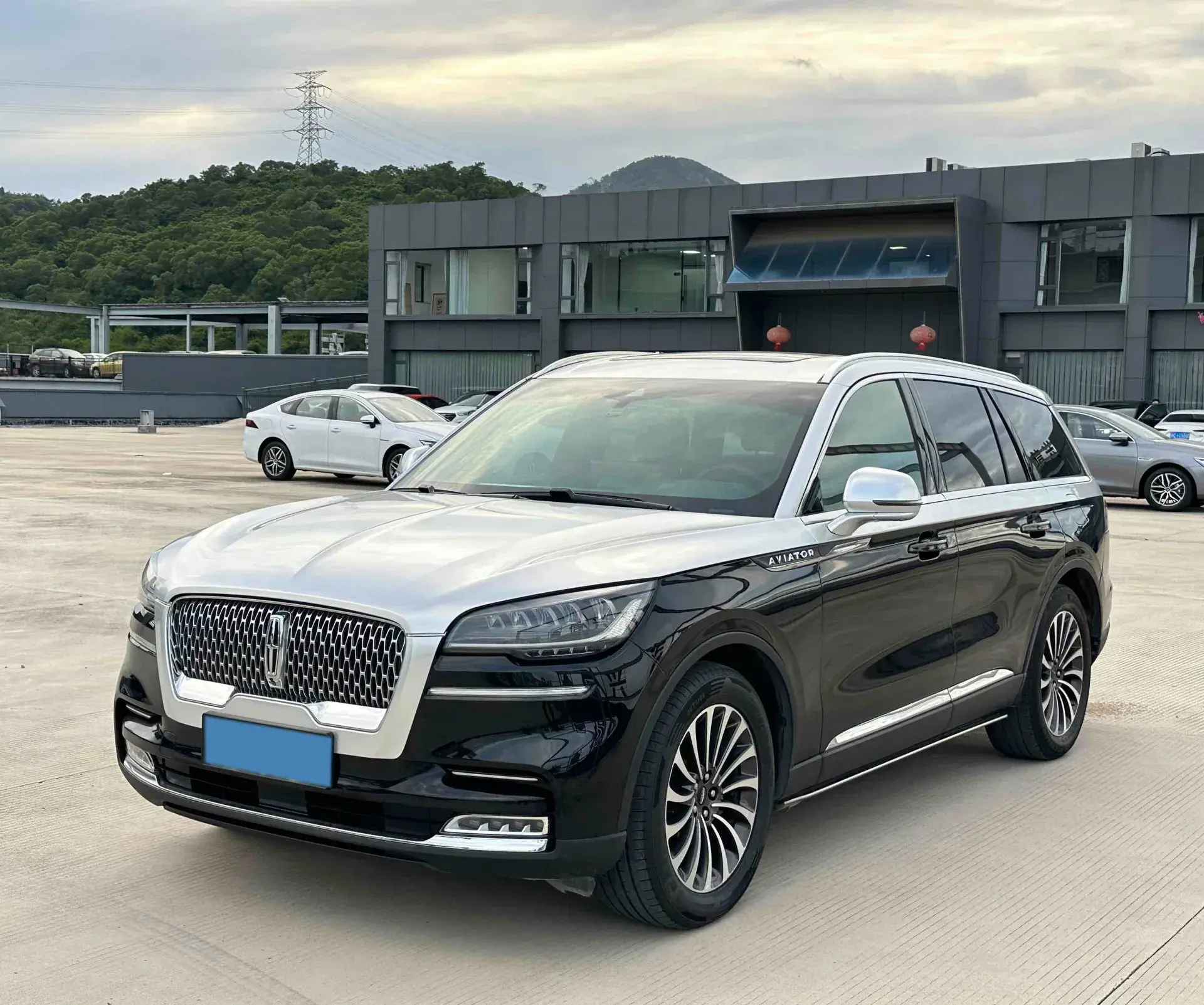 2021 LINCOLN AVIATOR view 1