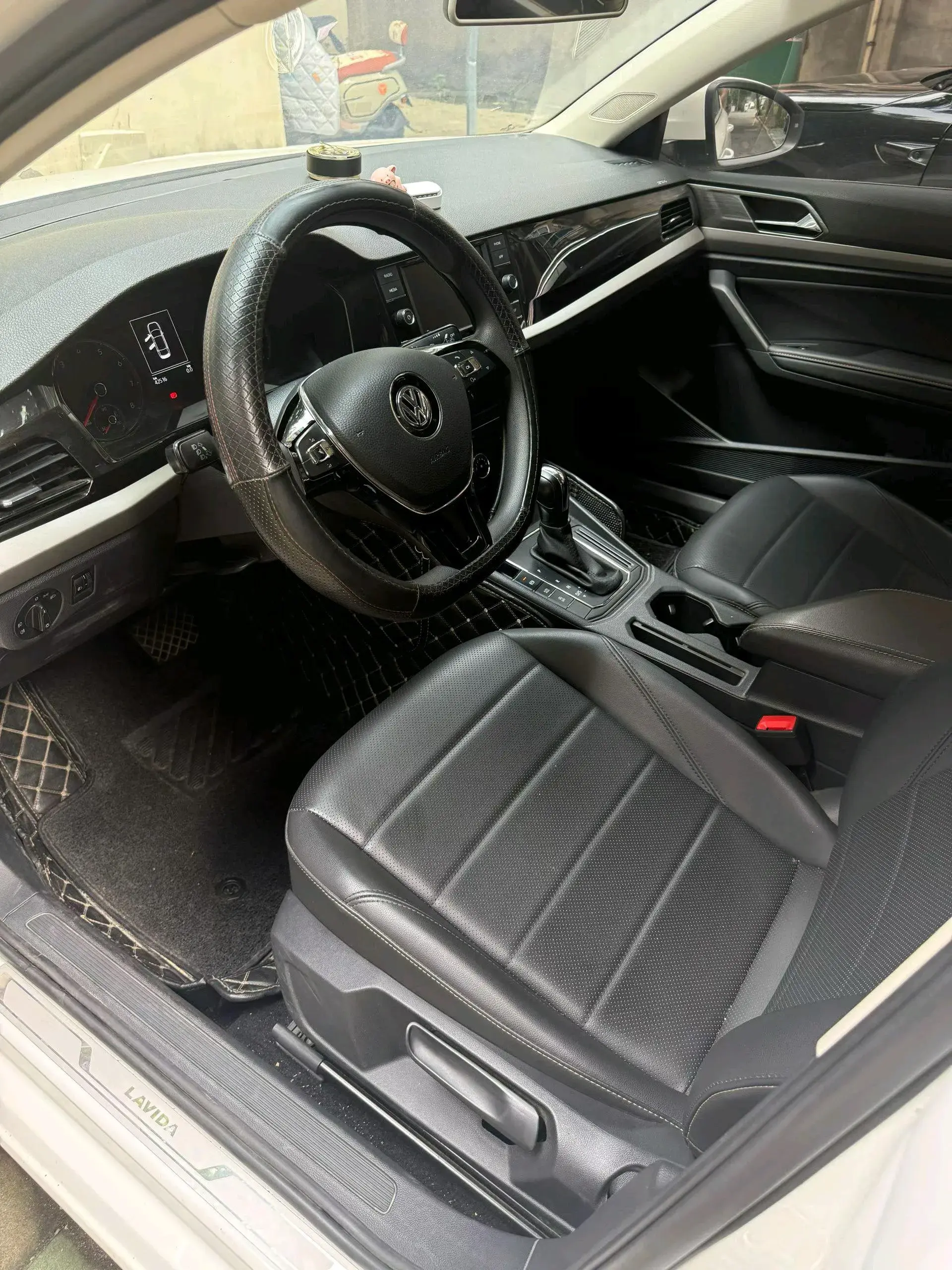 2019 VOLKSWAGEN LAVIDA thumbnail 2