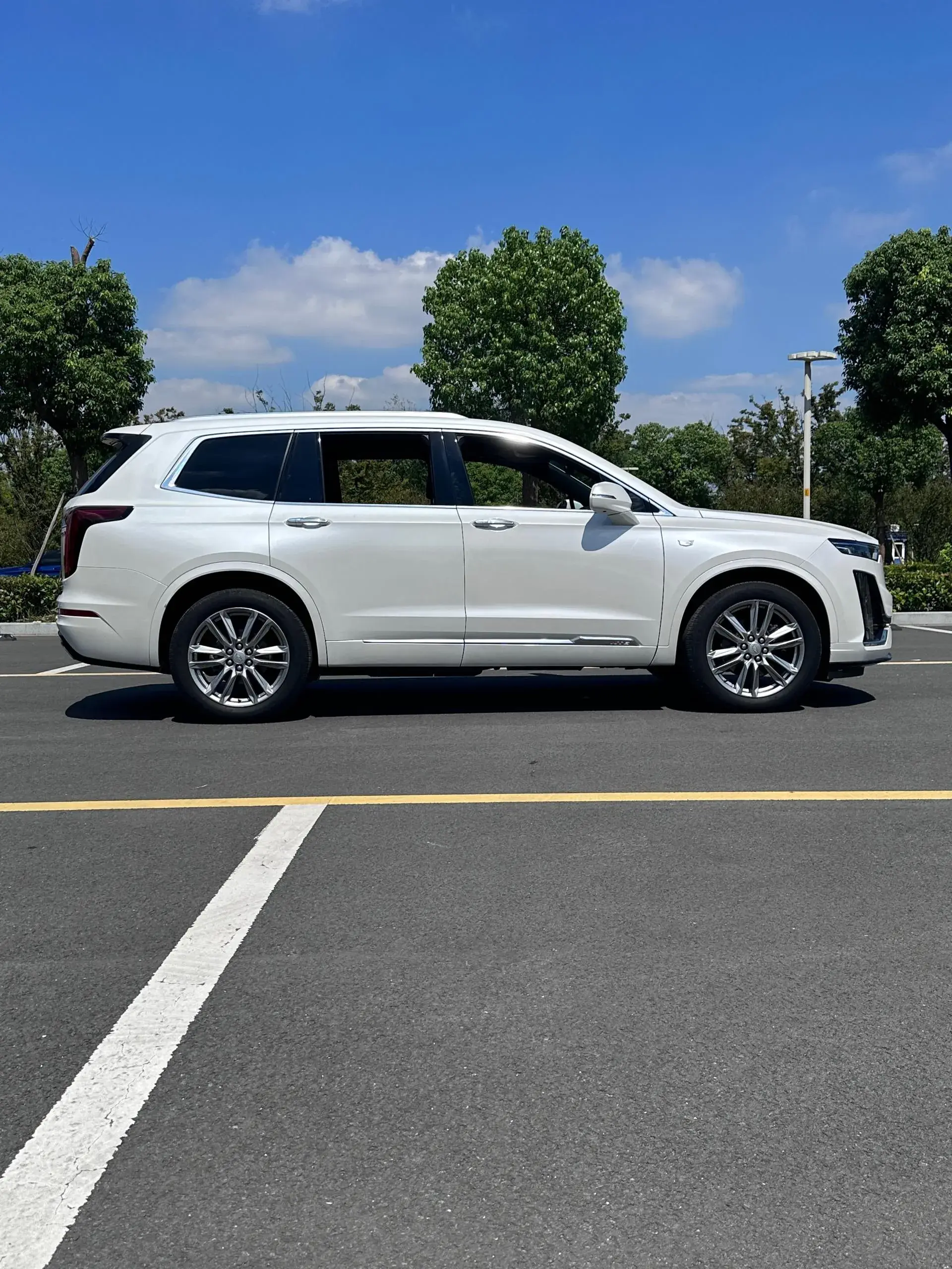 2022 CADILLAC XT6 thumbnail 3