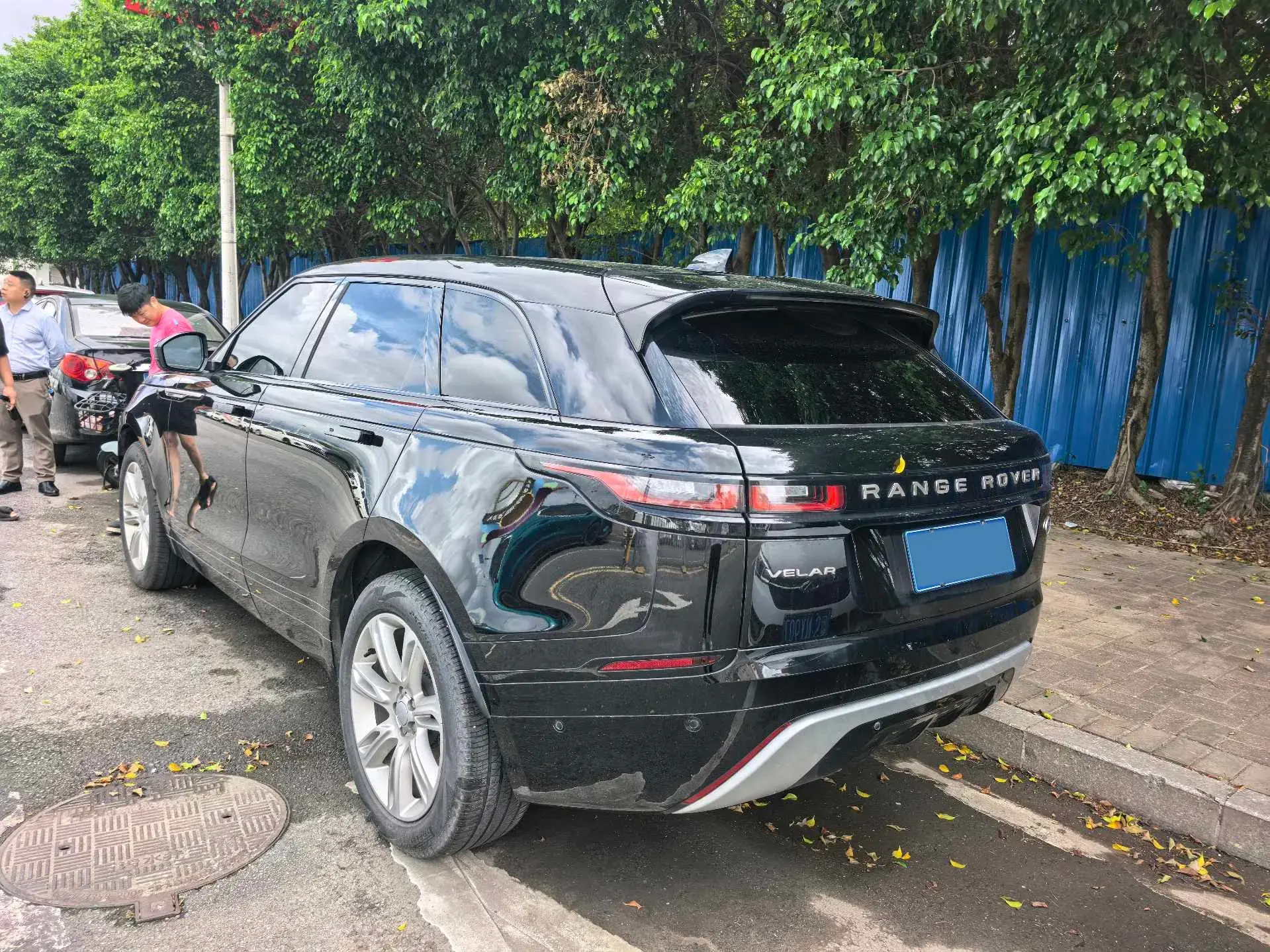 2023 LAND ROVER thumbnail 3