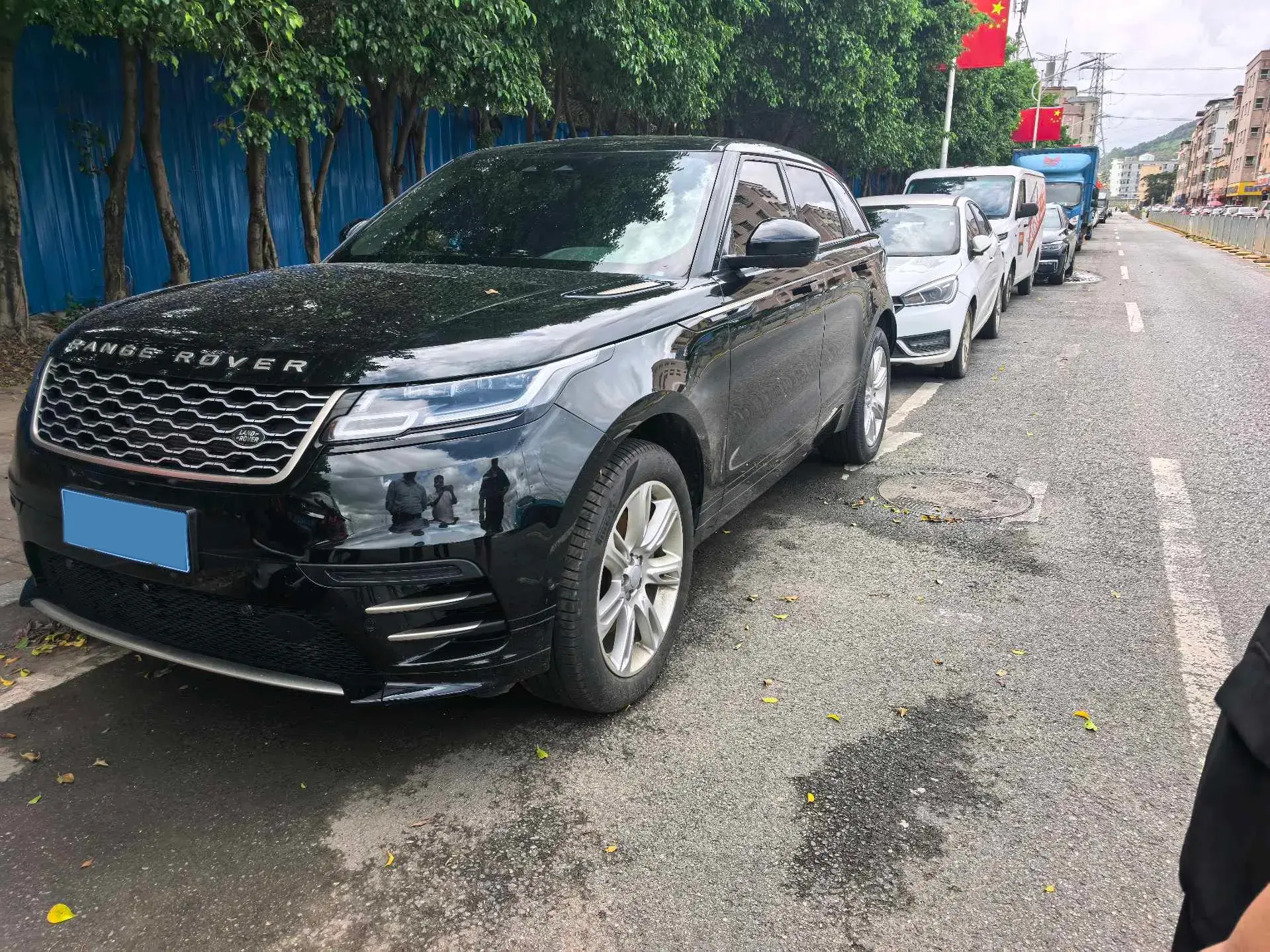 2023 LAND ROVER view 1