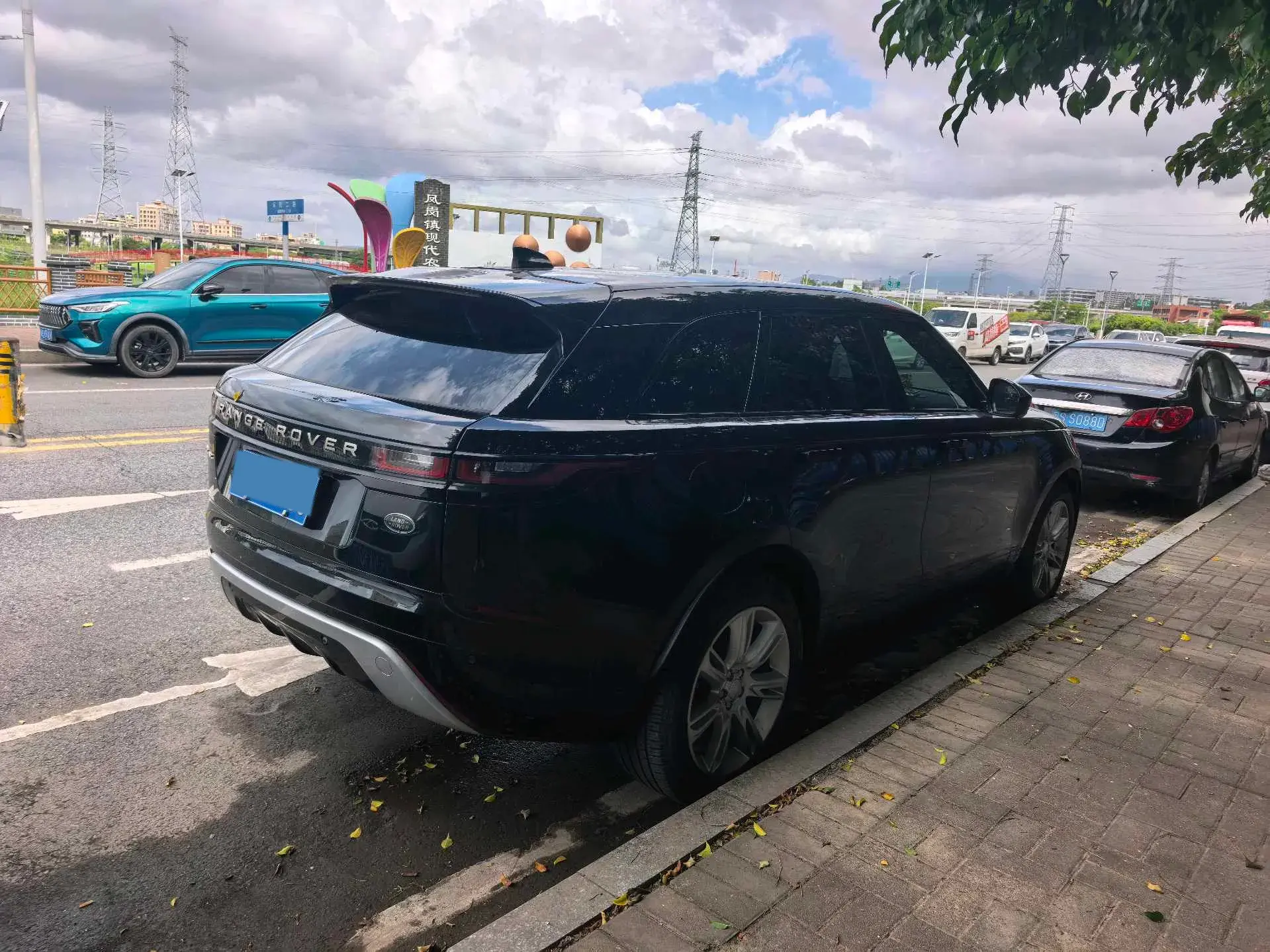 2023 LAND ROVER thumbnail 4