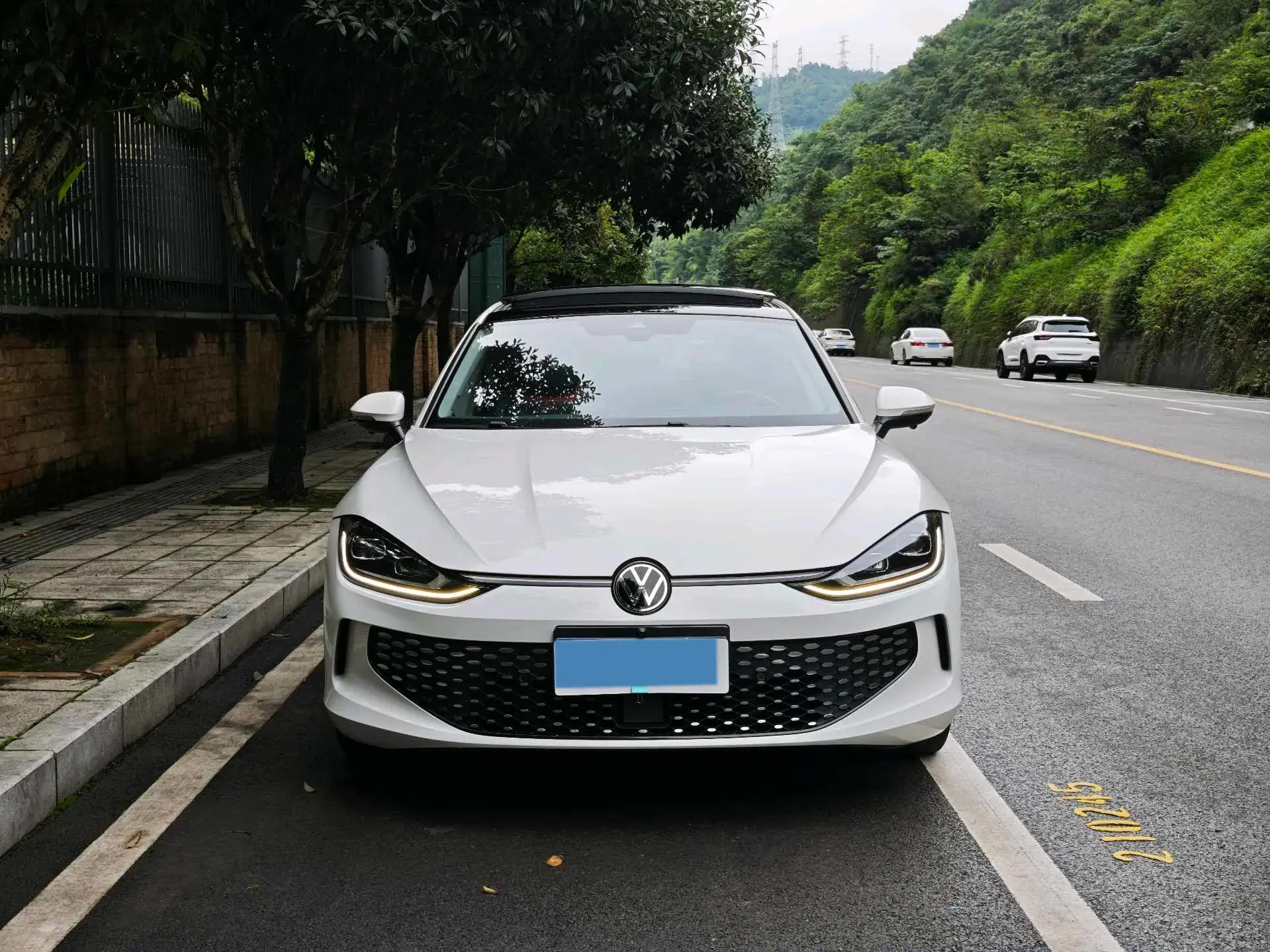 2023 VOLKSWAGEN LAMANDO thumbnail 2