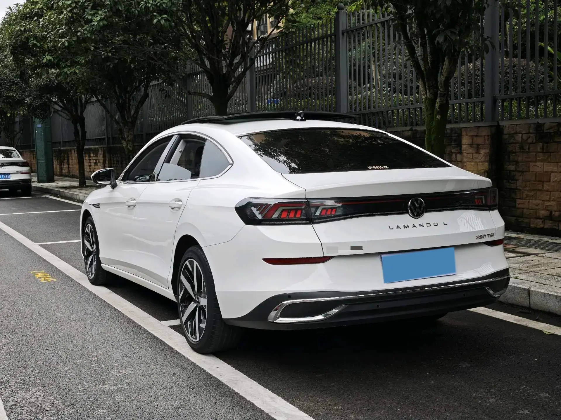 2023 VOLKSWAGEN LAMANDO thumbnail 3