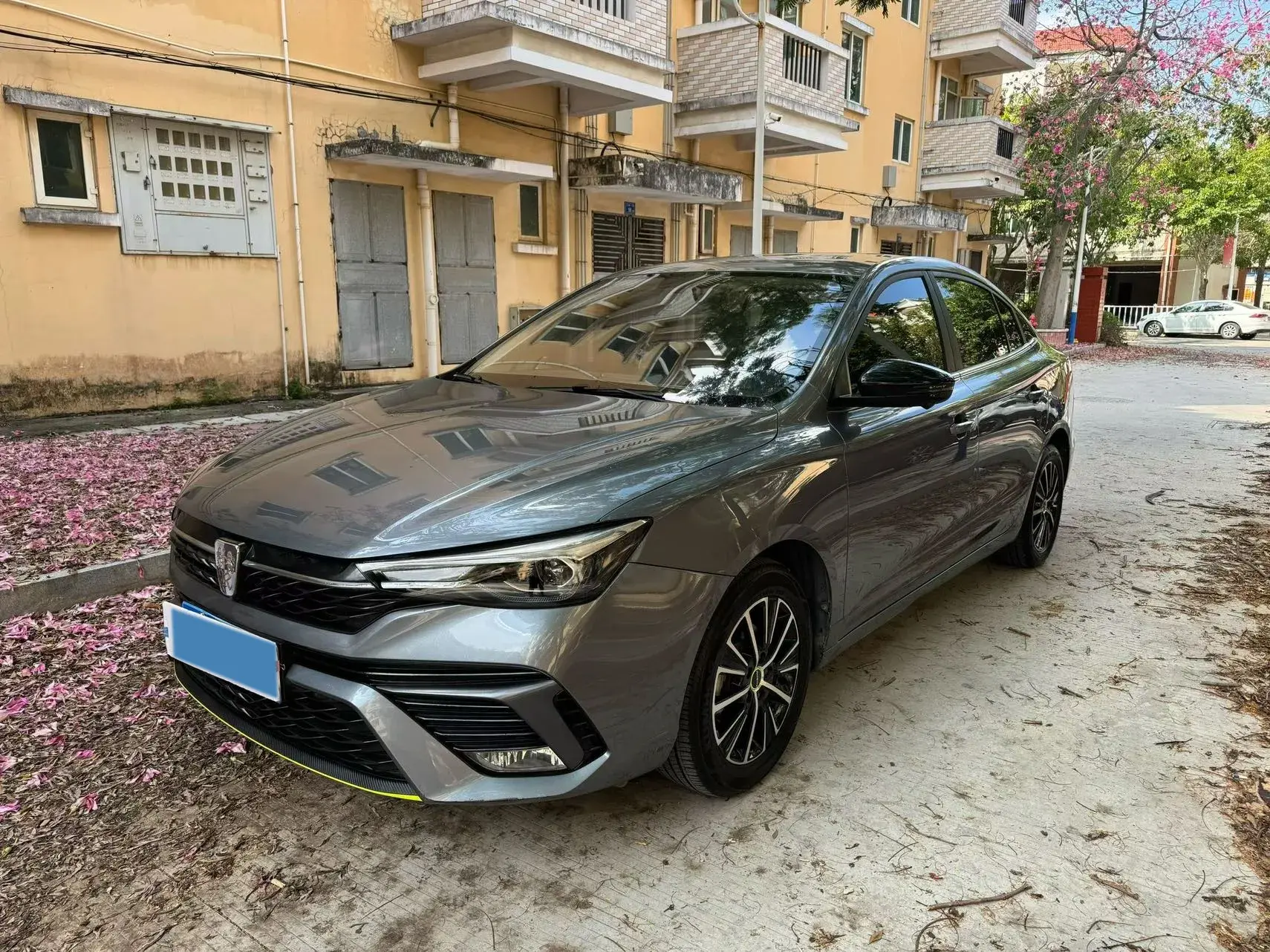 2021 ROEWE I5 view 1