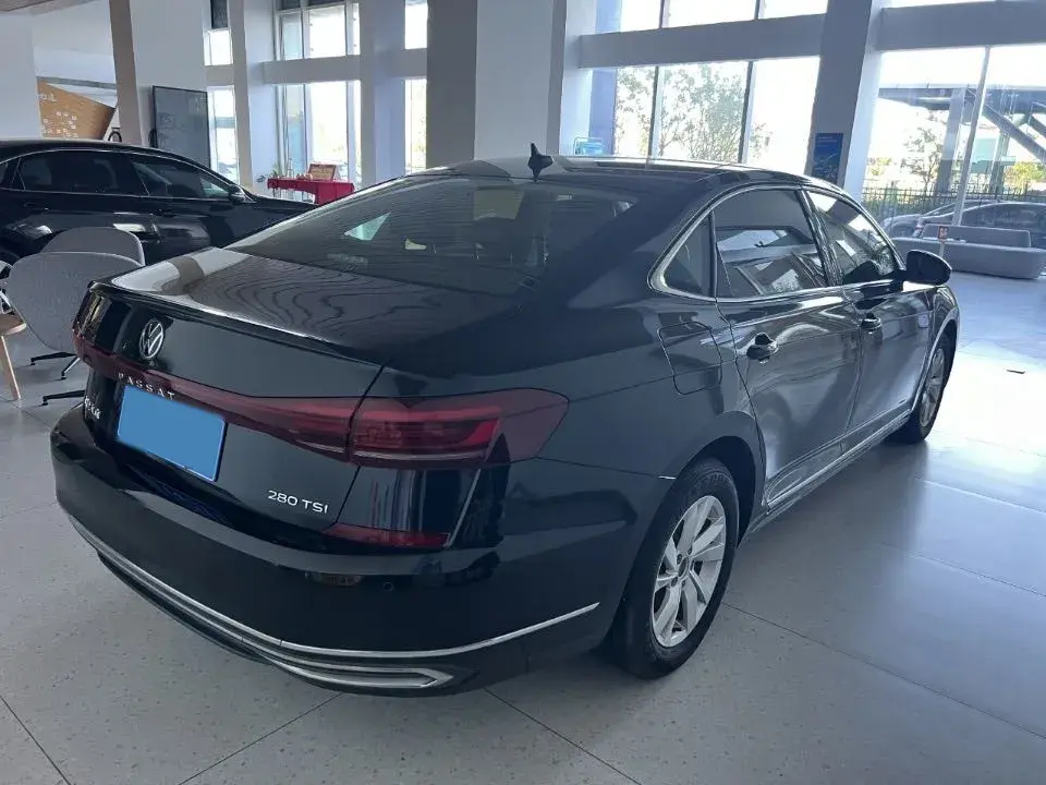 2022 VOLKSWAGEN PASSAT thumbnail 4