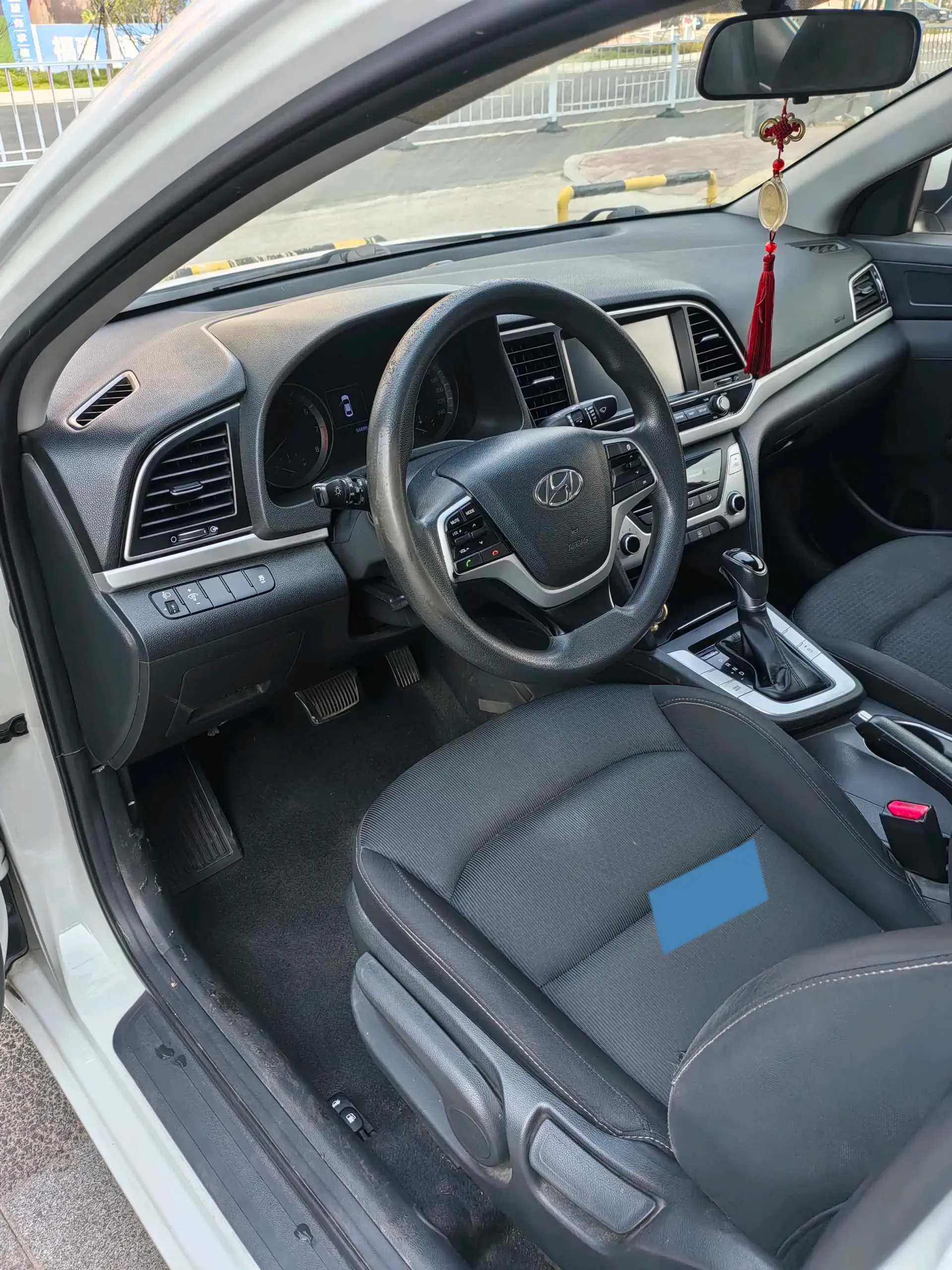 2016 HYUNDAI ELANTRA thumbnail 4