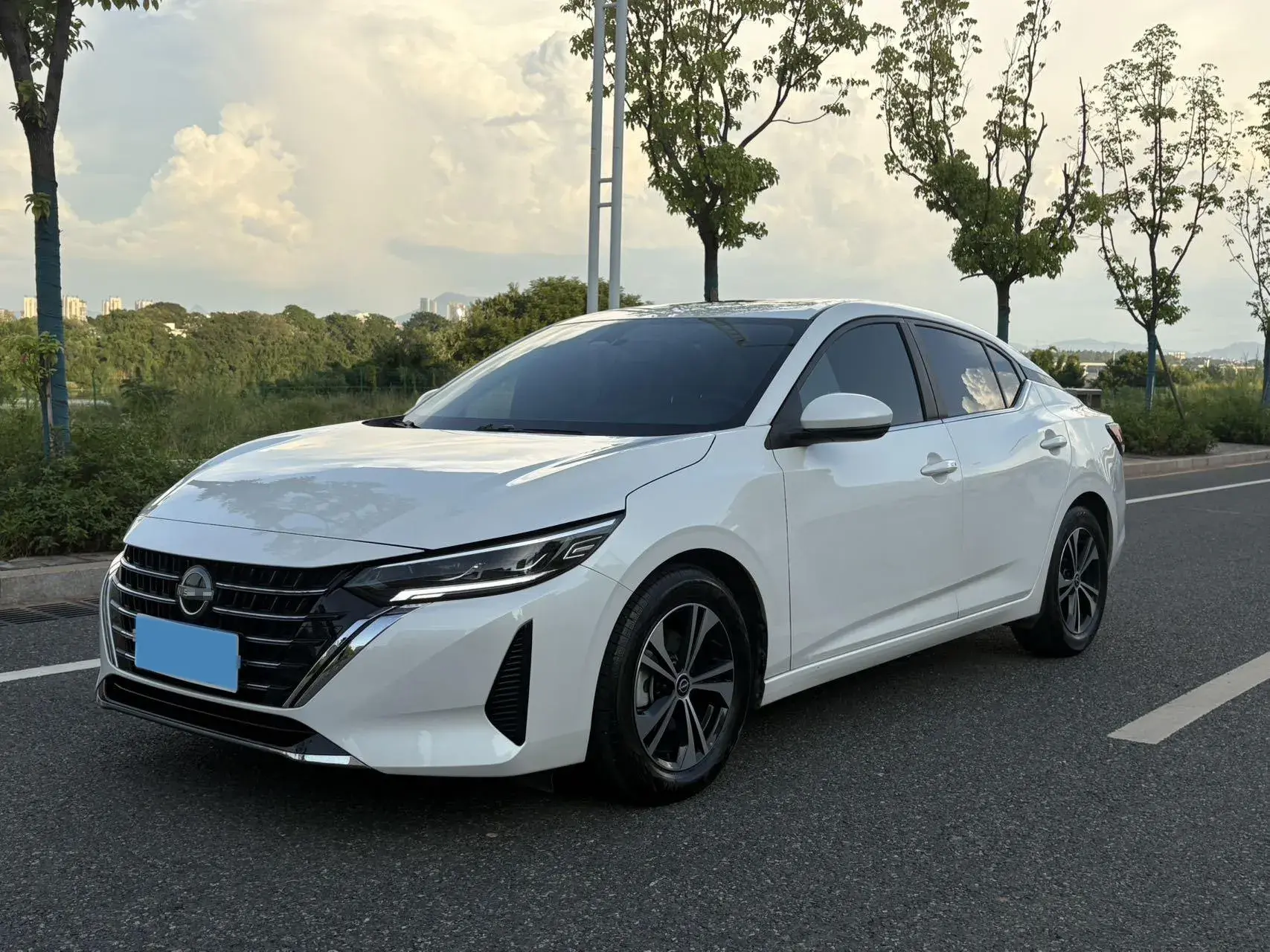 2023 NISSAN SYLPHY view 1