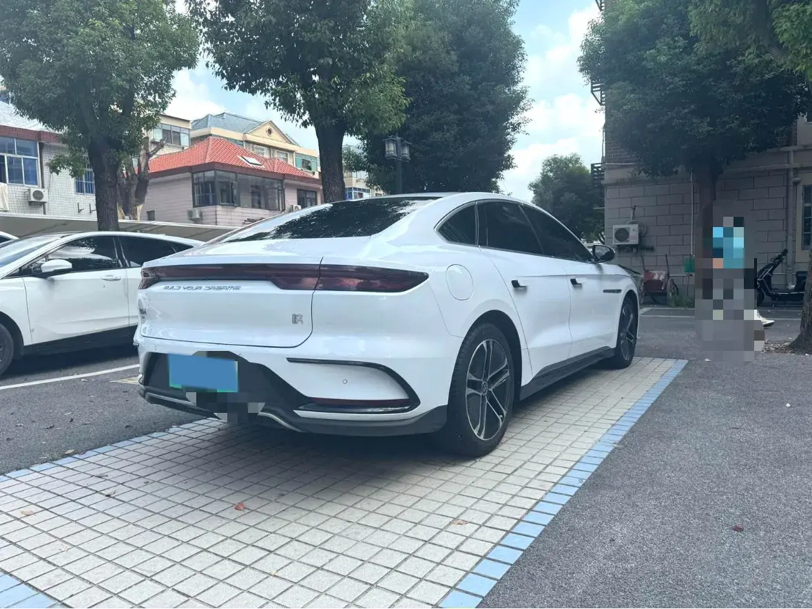 2023 BYD HAN thumbnail 3