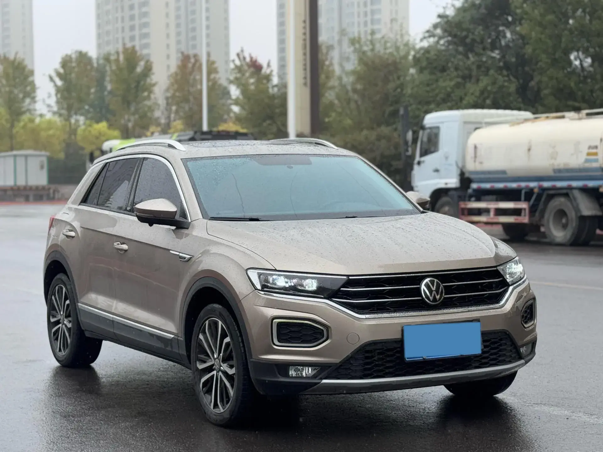 2021 VOLKSWAGEN T-ROC thumbnail 3