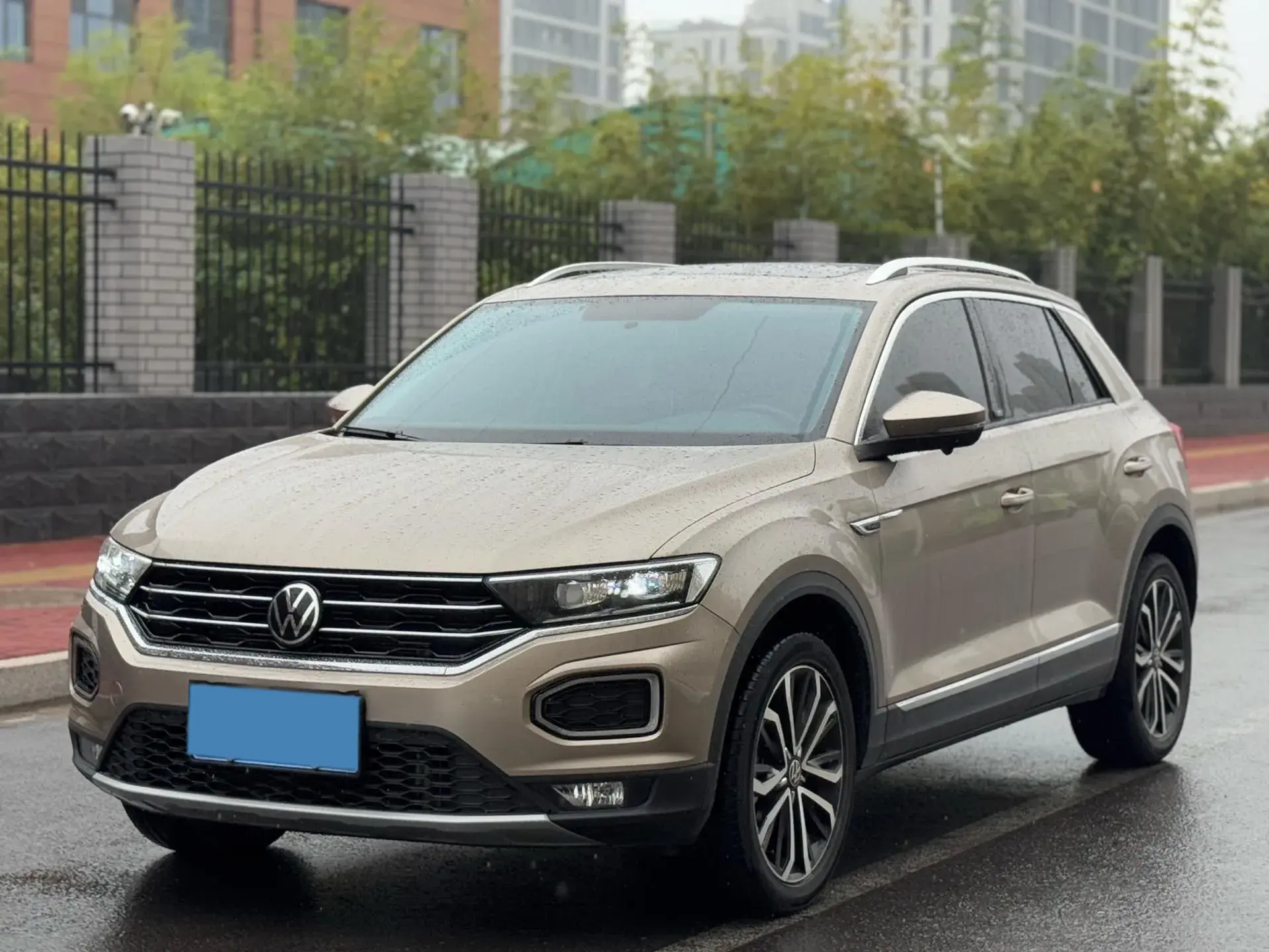 2021 VOLKSWAGEN T-ROC view 1