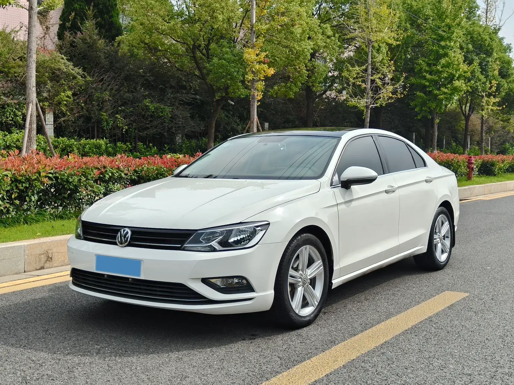 2018 VOLKSWAGEN LAMANDO view 1