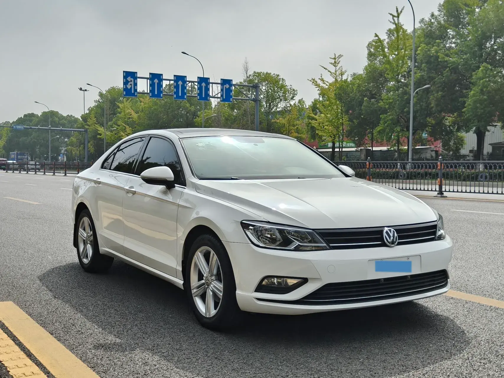 2018 VOLKSWAGEN LAMANDO thumbnail 3