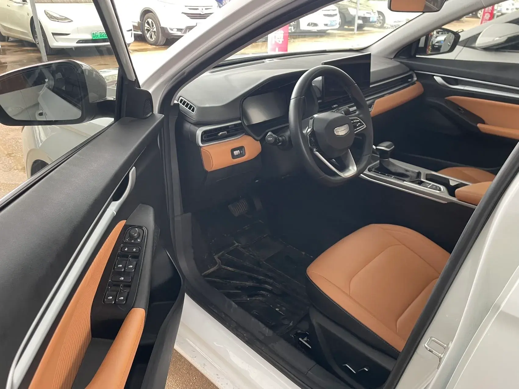 2025 GEELY EMGRAND thumbnail 2