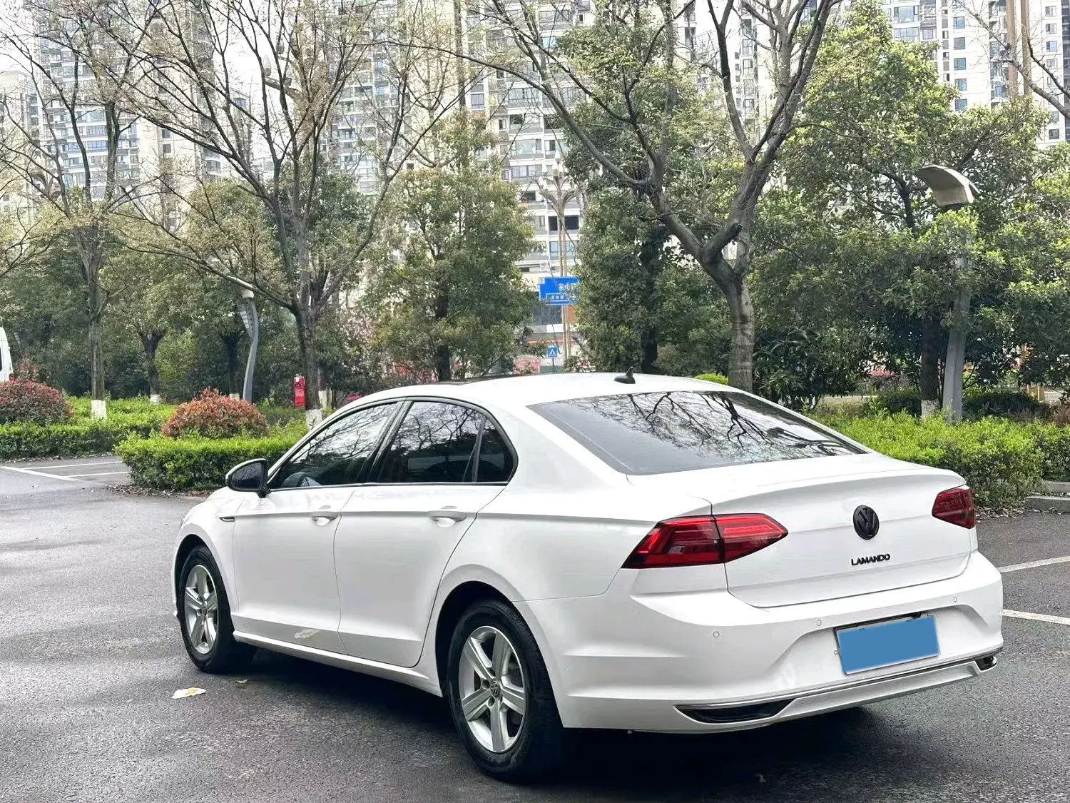 2021 VOLKSWAGEN LAMANDO thumbnail 4