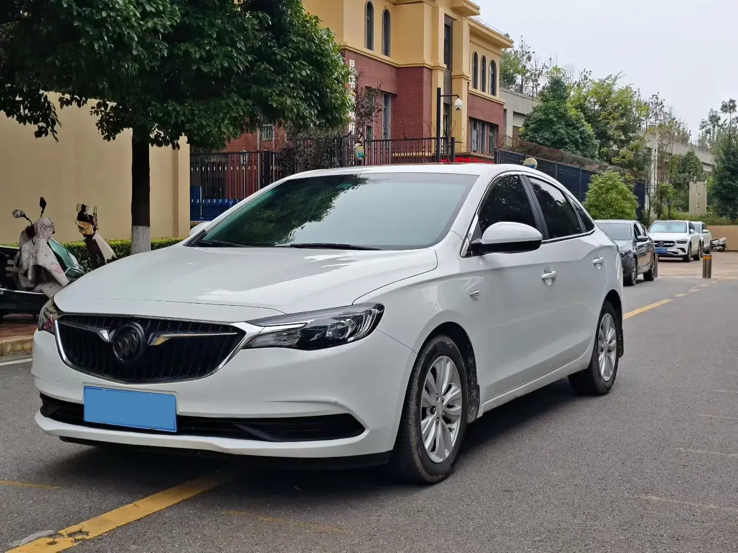 2021 BUICK EXCELLE view 1