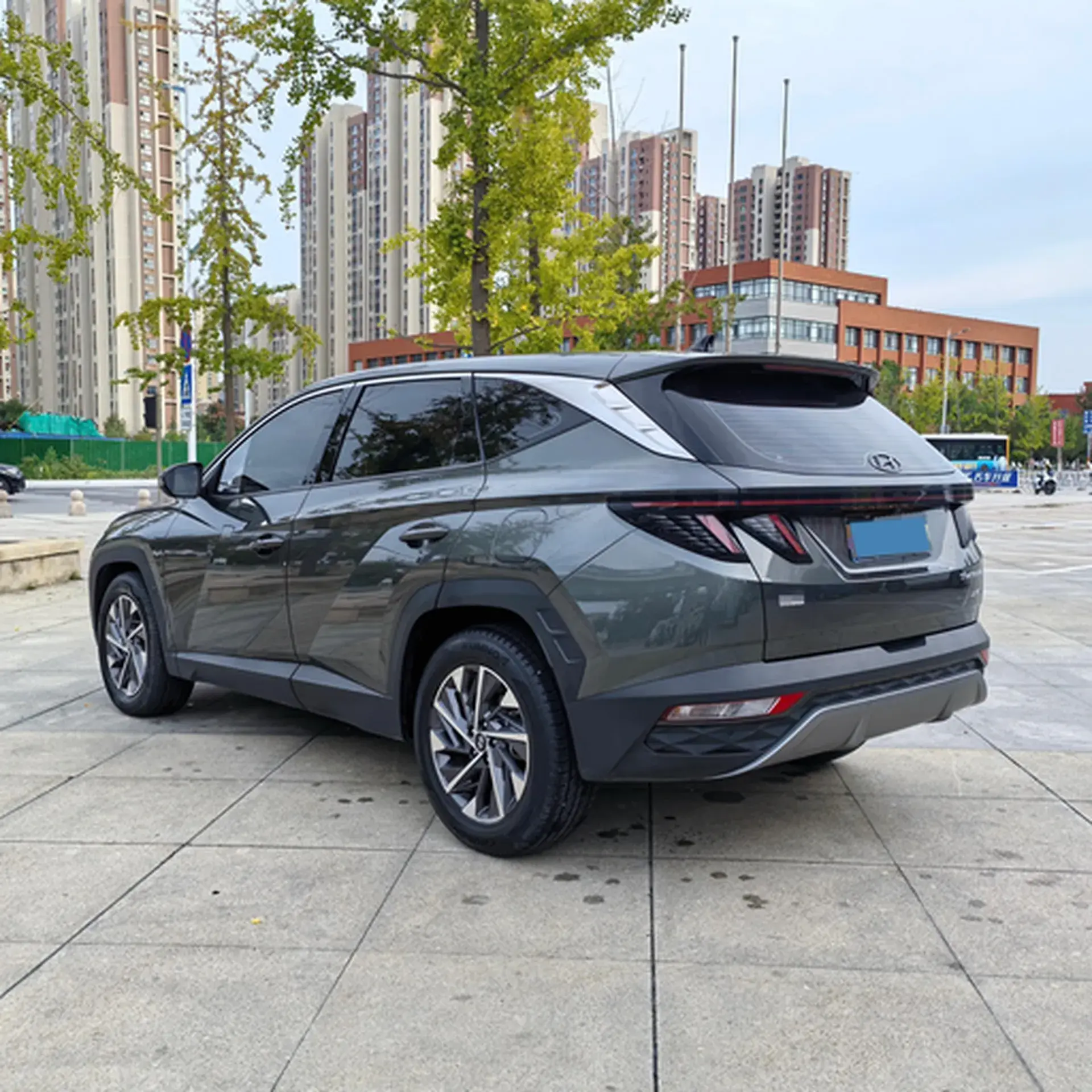 2021 HYUNDAI TUCSON thumbnail 4