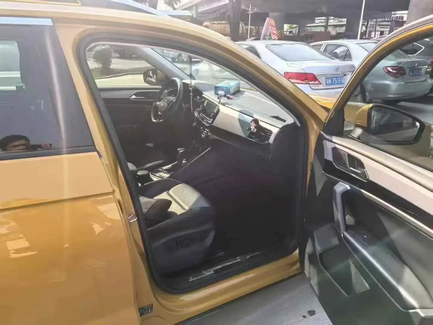 2019 VOLKSWAGEN TAYRON thumbnail 4