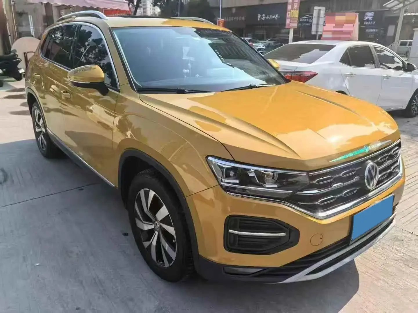 2019 VOLKSWAGEN TAYRON thumbnail 3