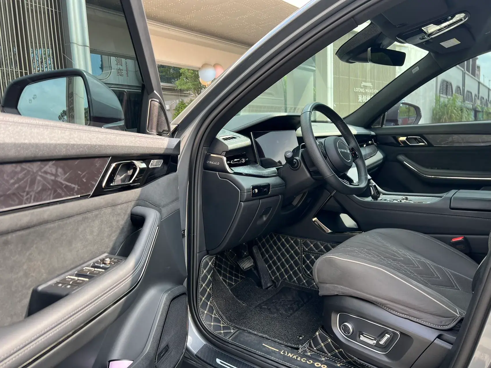 2021 LYNK&CO 09 thumbnail 4