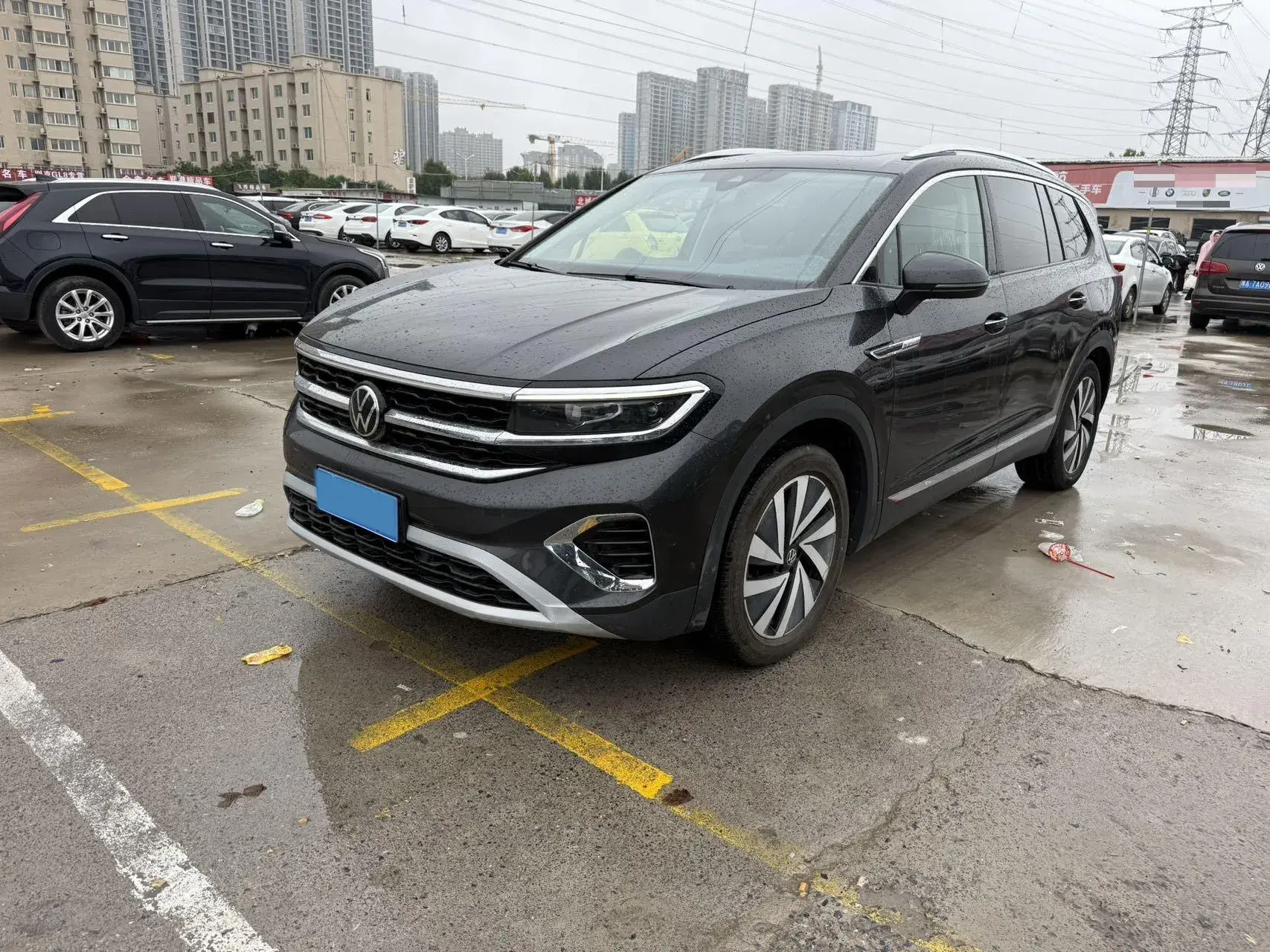 2022 VOLKSWAGEN TALAGON view 1