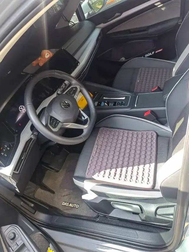 2023 VOLKSWAGEN GOLF thumbnail 2