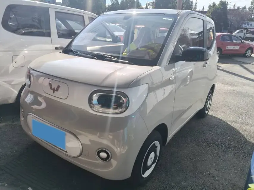 2024 WULING HONGGUANG view 1