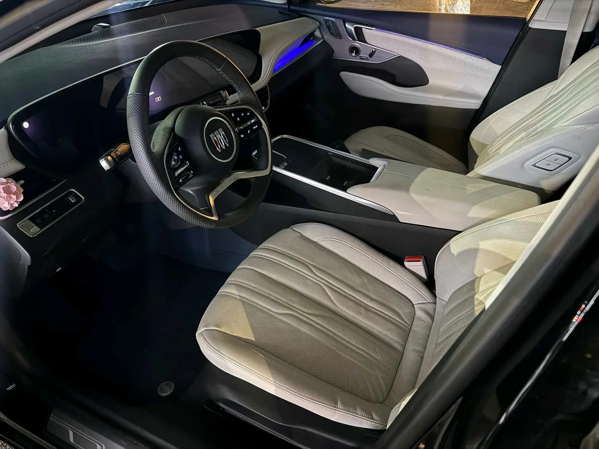 2025 BUICK LARCOSSE thumbnail 2