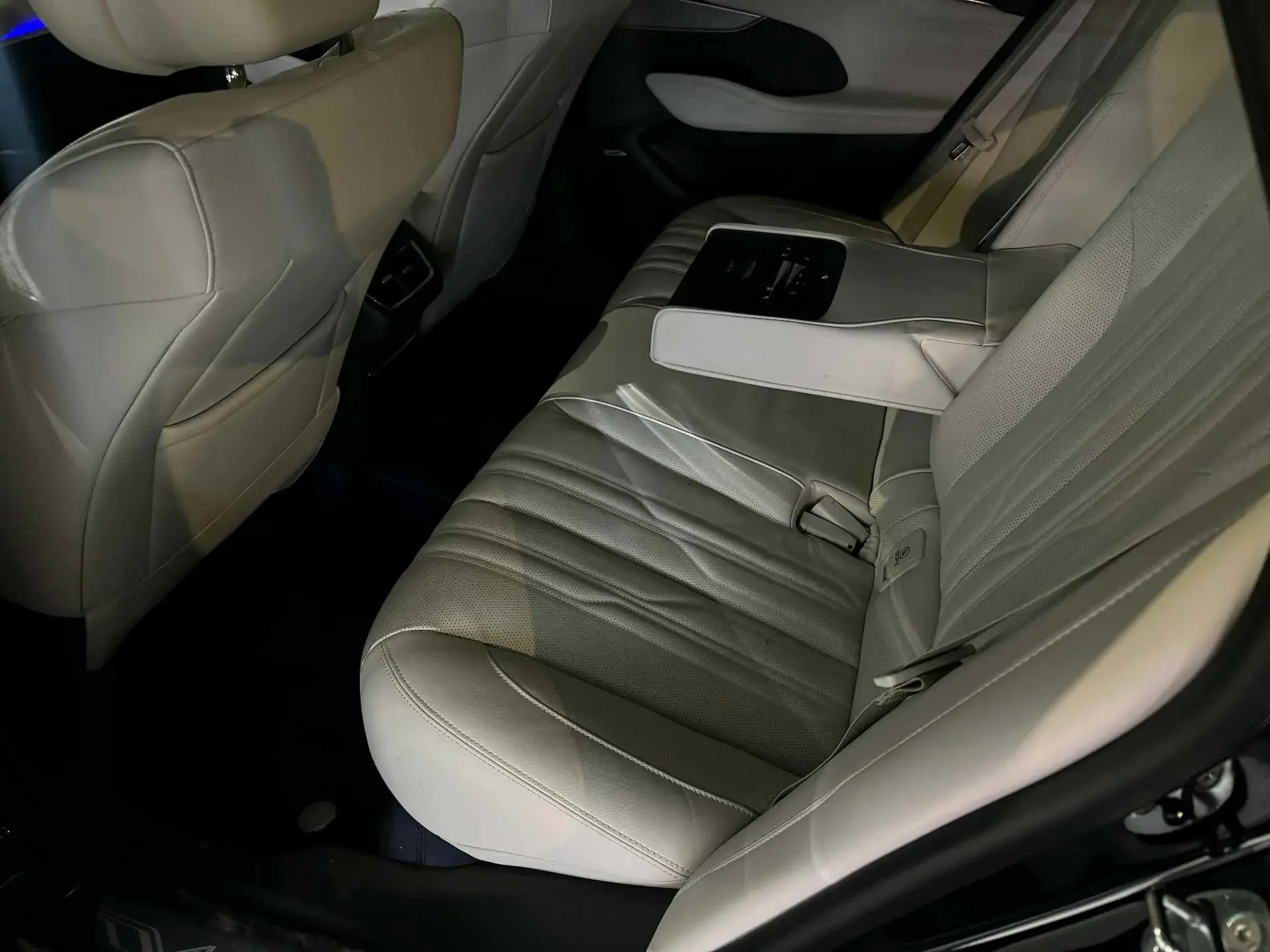 2025 BUICK LARCOSSE thumbnail 3