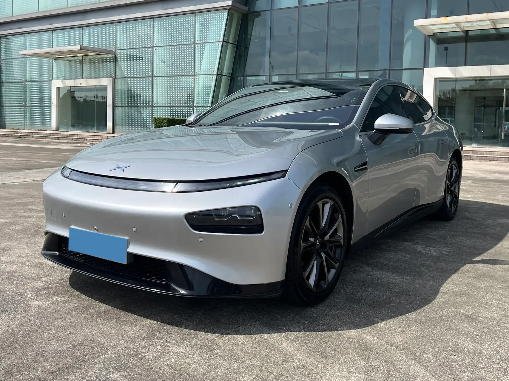 2022 XPENG P7 view 1