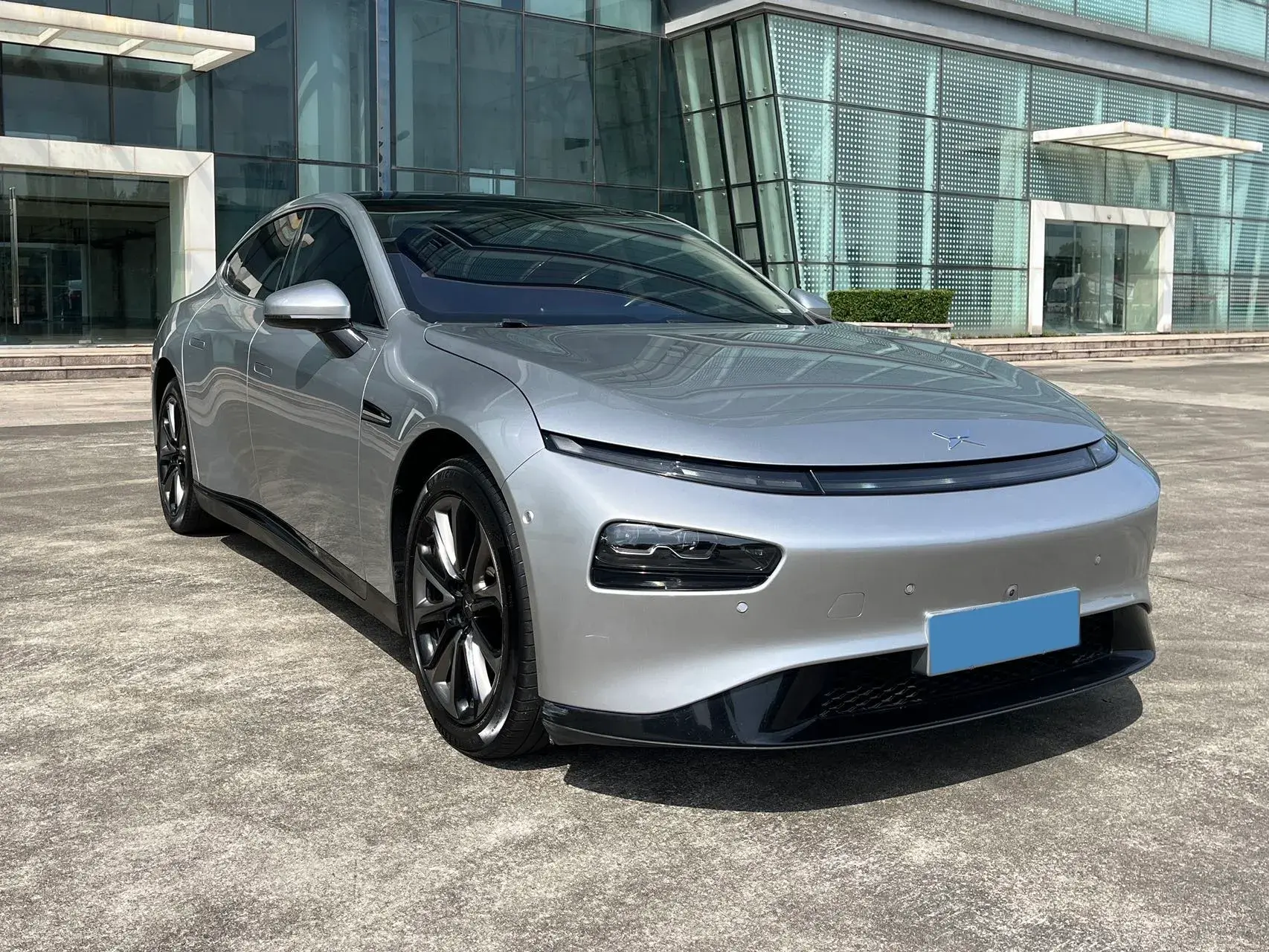 2022 XPENG P7 thumbnail 3