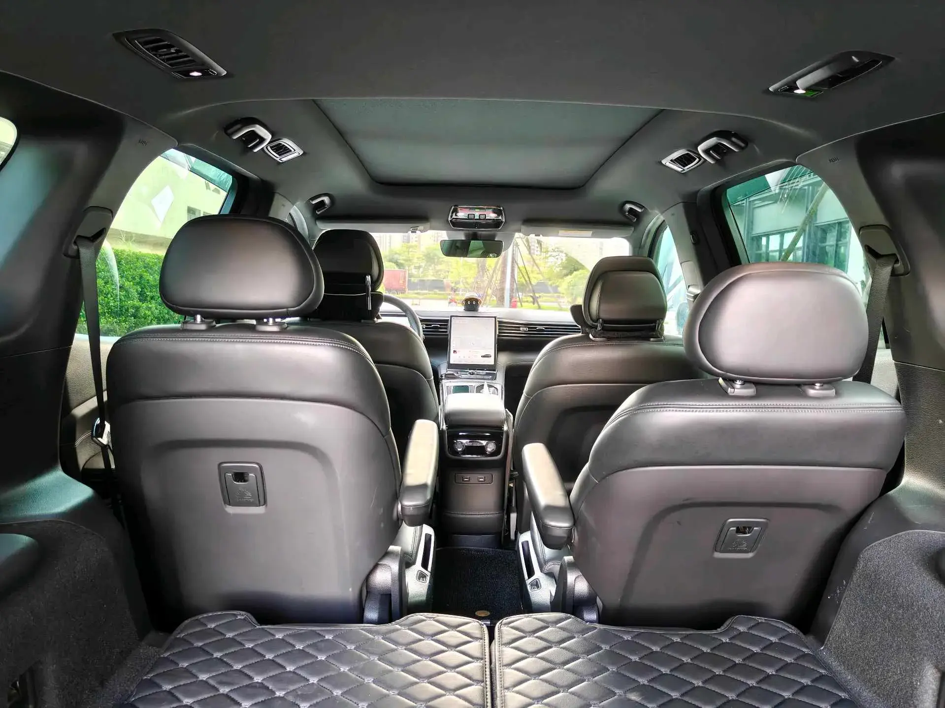 2022 NIO ES8 thumbnail 3