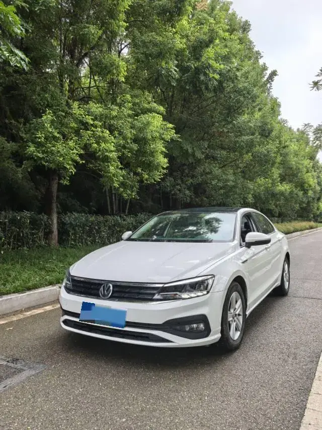 2021 VOLKSWAGEN LAMANDO view 1