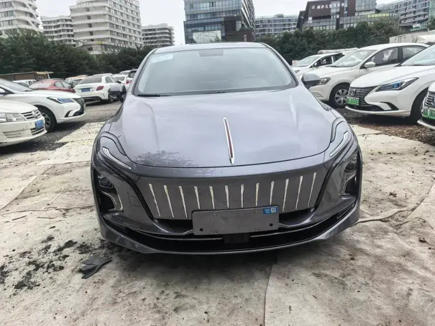 2024 HONGQI E-QM5 thumbnail 3