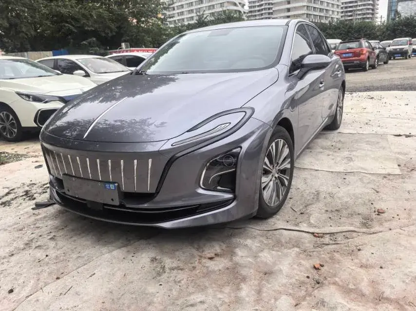 2024 HONGQI E-QM5 view 1